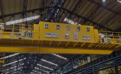 Large-scale rolling factory crane